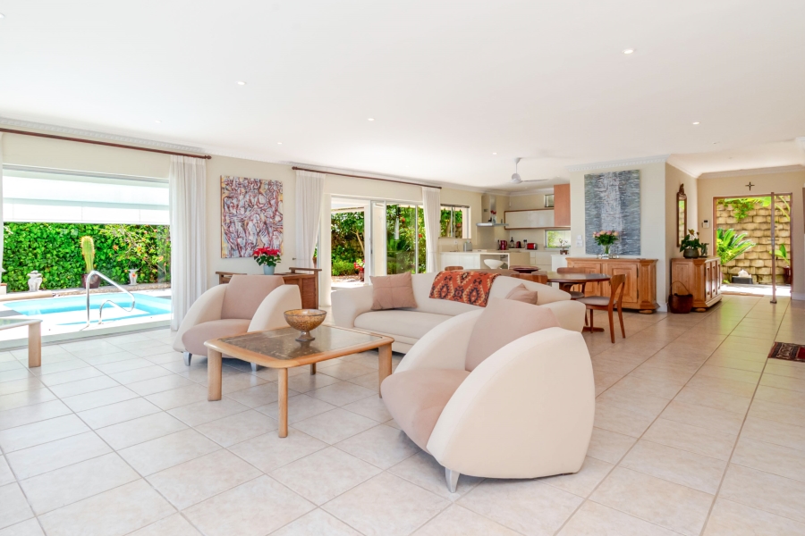 3 Bedroom Property for Sale in Sea Point Western Cape